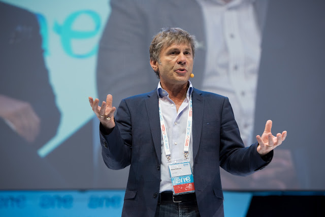 iron-maiden-one-young-world-01